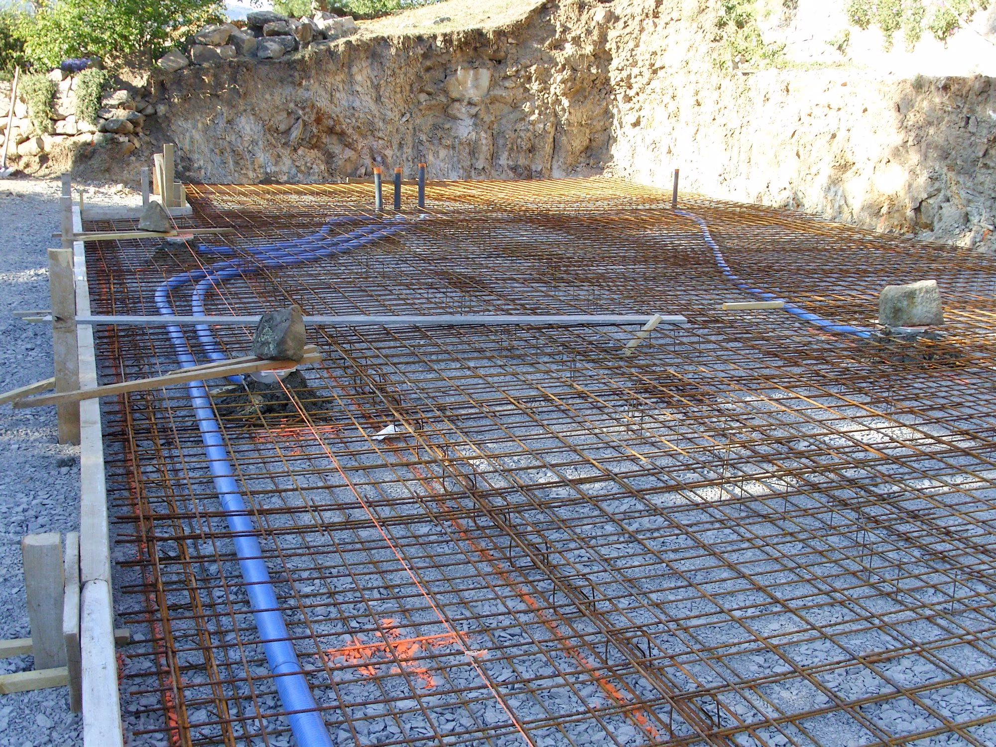 Ferraillage du radier d'une piscine en béton armé à Aubenas