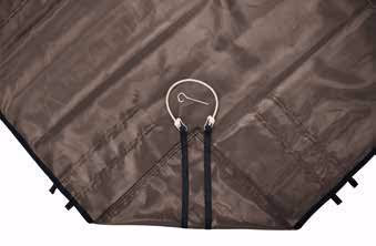 Couverture d'hivernage filtrante à grille tendue sur un bassin