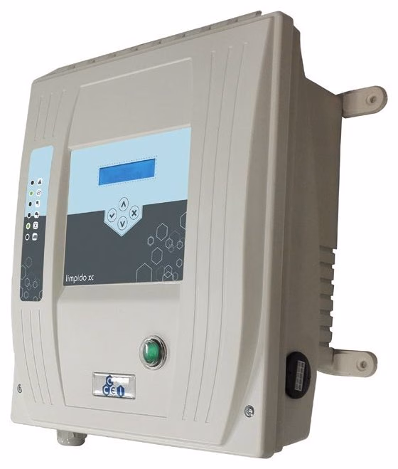 Coffret électrolyseur CCEI Limpido série XC fixé au mur du local technique