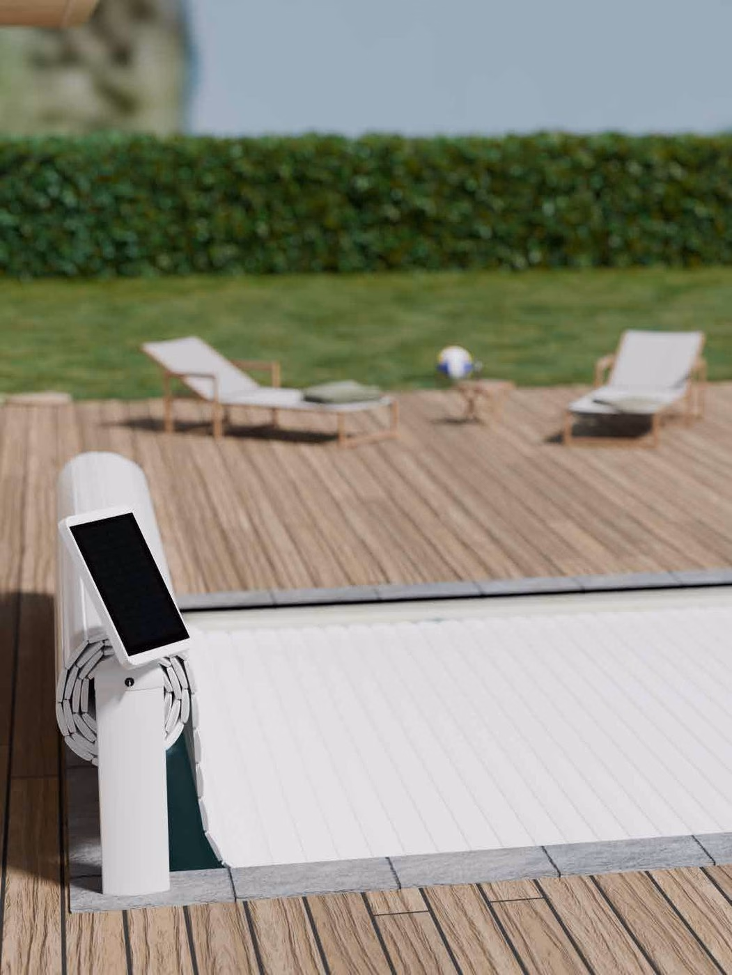 Volet hors d’eau Abriblue Open Solar Energy et son pilier à panneau solaire